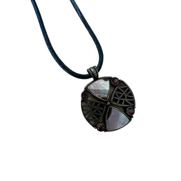 Lia Sophia Mother of Pearl Pendant Necklace - Picture 1 of 6